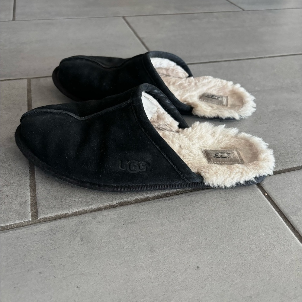 black ugg slippers